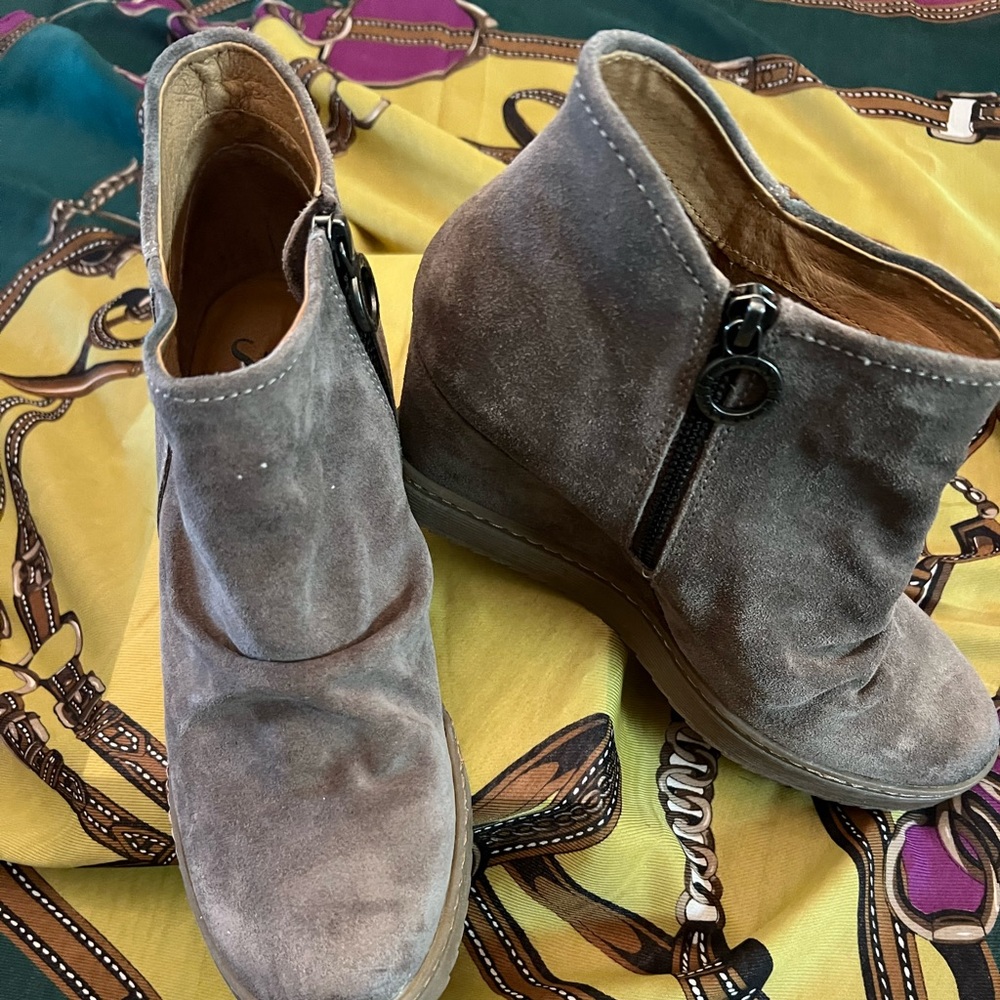 Sofft Siri Taupe Suede wedge. Worn once!